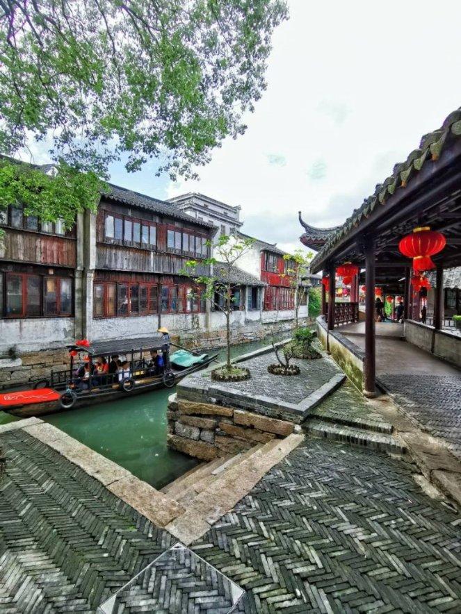 海报时评丨破立之间,引领科研创新新篇章